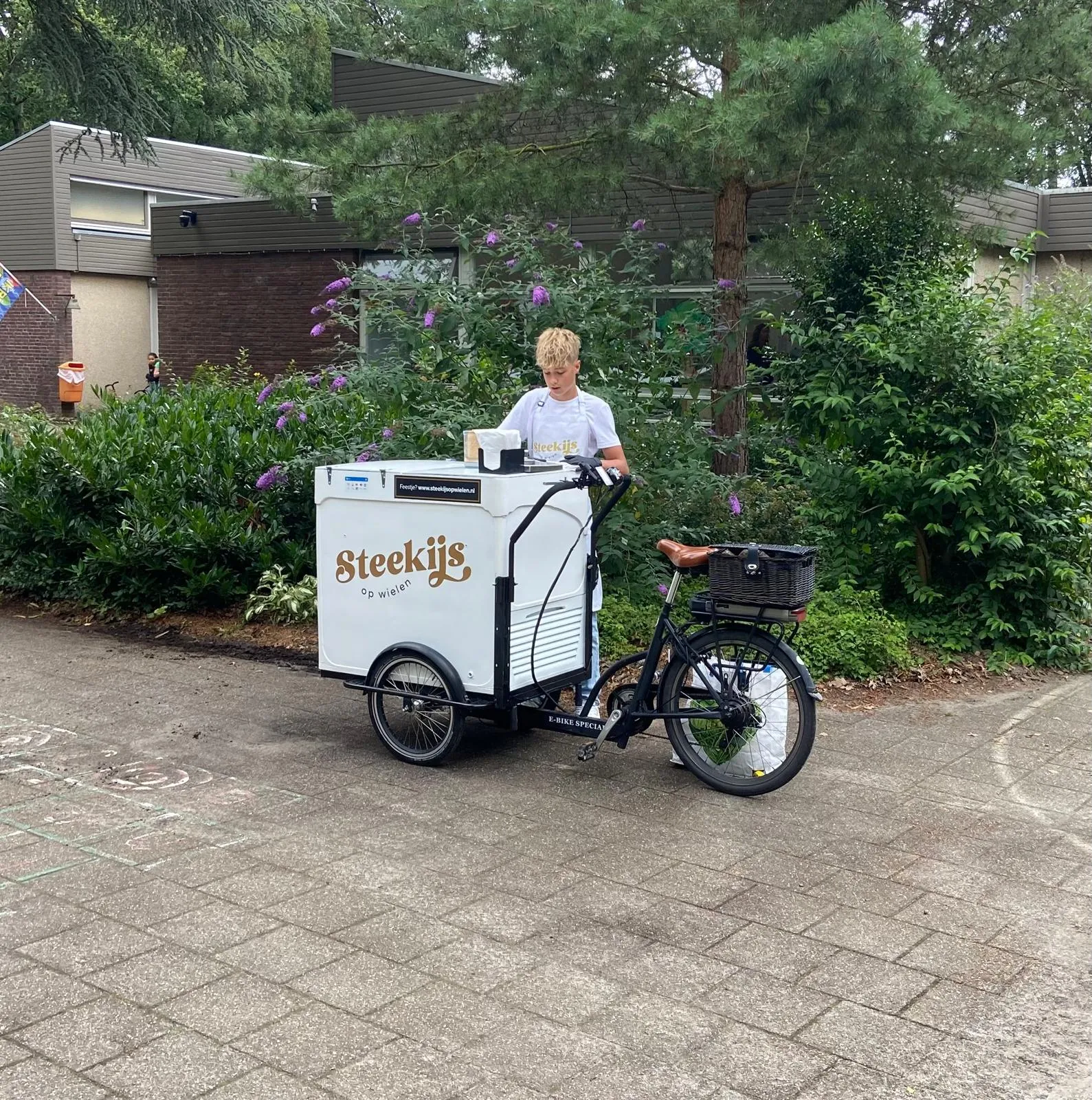 Mobiele ijska, in Noord-Nederland, op elke gelegenheid